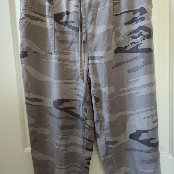 Thread & Supply Grey Camouflage Tencel Joggers ~ Size L - Picture 2 of 10